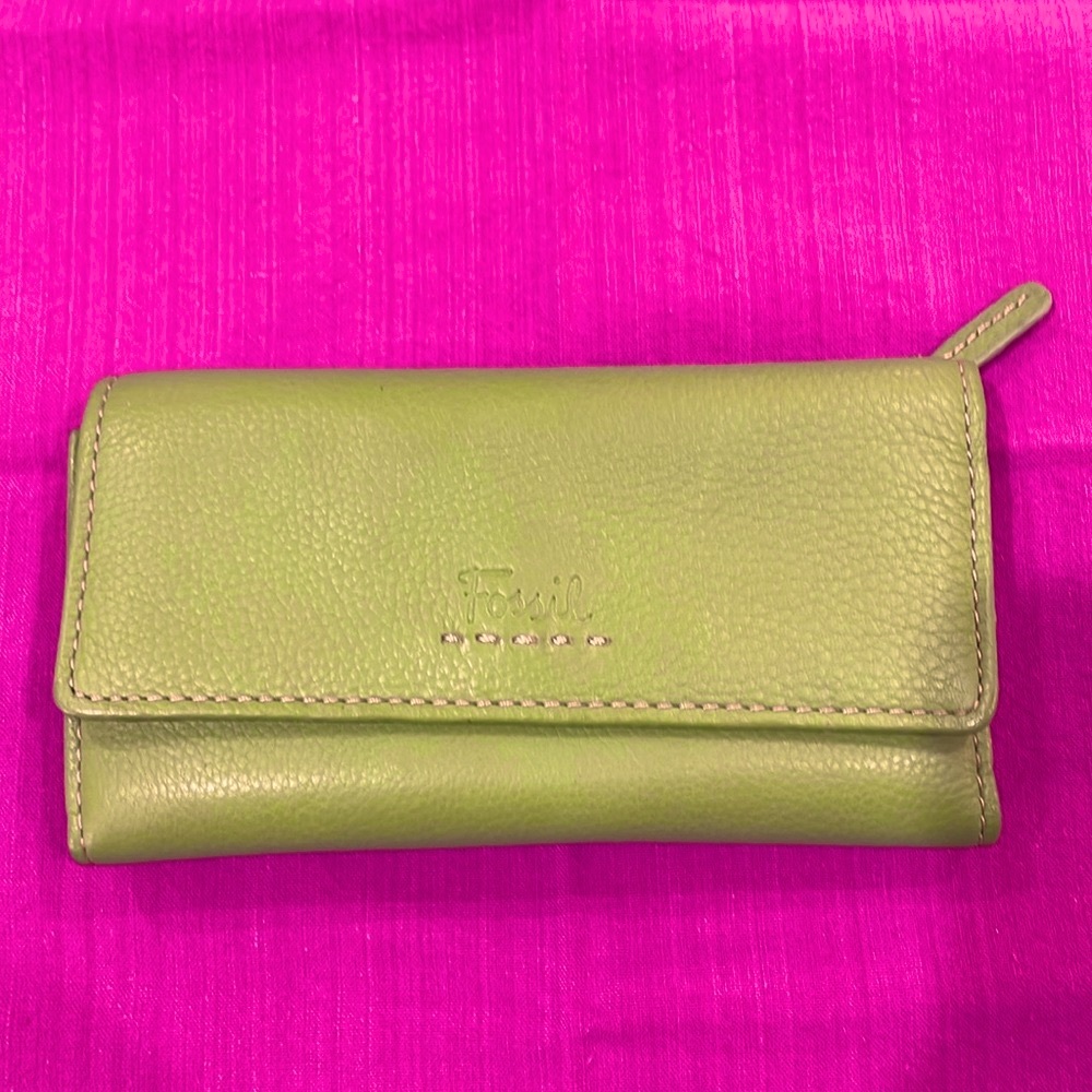 NWOT - Vintage Fossil wallet- EUC- Pristine and Lime Green!